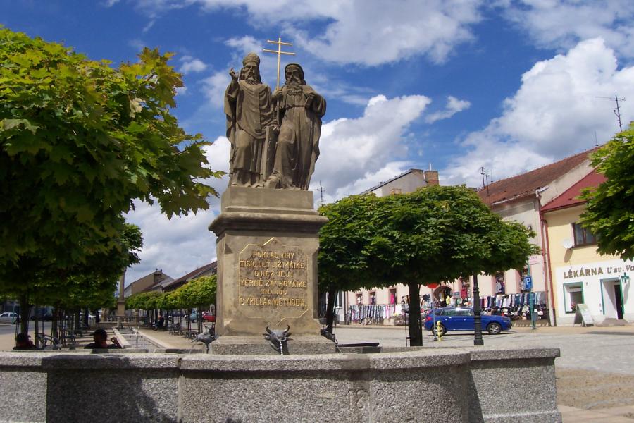 kašna se sousoším sv. Cyrila a Metoděje