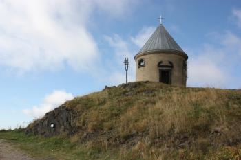 Kaple od jihovýchodu (od vodojemu) ( © Ivan Grisa 10/2011)