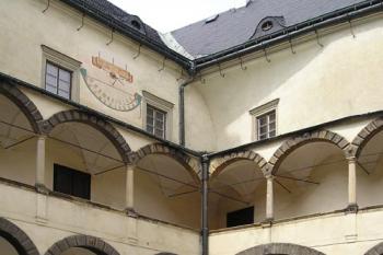 nádvoří (© de ardoise 04/2005)