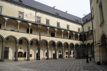 nádvoří (© de ardoise 04/2005)