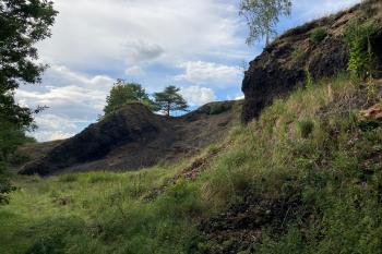 Areál lomu s objevenou sopkou (© Jiří Čížek 08/2020)