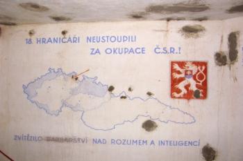 Tvrzový pěchotní srub N-73 Jeřáb, stěna v nadzemní části objektu (© Václav Fanta 10/2007)