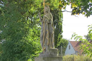 Socha sv. Jana Křtitele v Zákupech v Mimoňské ulici ( © Pavel Vítek 9/2019)