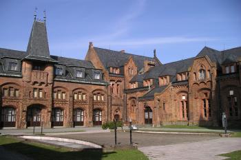 Hradec nad Moravicí - tzv. Červený zámek (© Vlastislav Mareček, 03/2008)