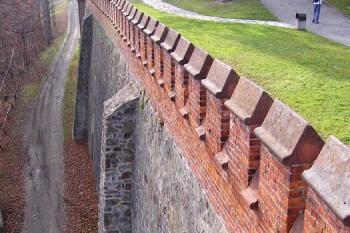 Prudké svahy k východu (© Jan P. Štěpánek, 12/2006)