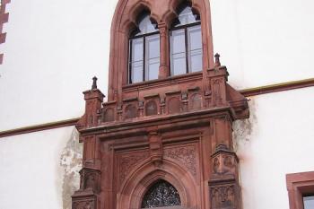 Romantický vstup do přízemí velké věže (© Jan P. Štěpánek, 12/2006)