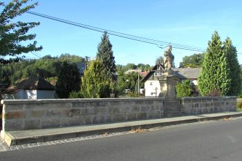 Socha sv. Jana Nepomuckého, stojící na mostě v Kunraticích u Cvikova ( © Pavel Vítek 09/2019)