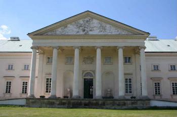 Východní průčelí centrální části hlavní budovy (© Ivan Grisa, 05/2008)