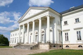 Západní portikus hlavní budovy (© Ivan Grisa, 05/2008)