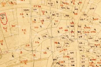 Starší katastrální mapa Frýdku z roku 1903 s červeně vyznačenou synagogou (© ČÚZK, upravil Jan P. Štěpánek)