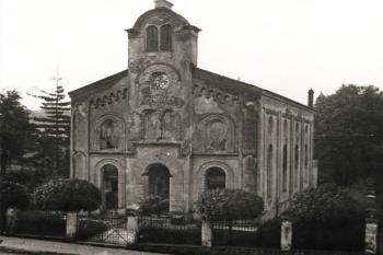 Jen holé zdivo vyhořelé synagogy kolem mezi červnem 1939 a rokem 1940 ( © SOkA Frýdek - Místek)