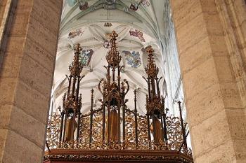Zadní stěna hlavního oltáře, klenba vysokého chóru a hlavní lodi (© Ivan Grisa, 09/2008)