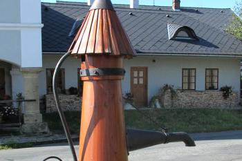 Pumpa Jáji a Páji v centru Doubravic u Moravičan ( © Pavel Vítek 10/2019)