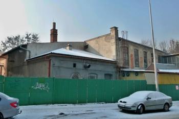 Pohled na textilku od severu, z Těšínské ulice ( © Jan P. Štěpánek 02/2012)