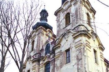 Kostel ve Skokách (©2003 Jiří Čížek)