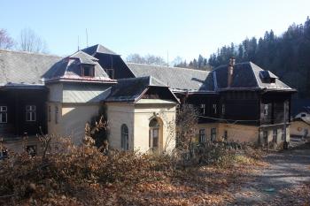 Dnešní budova Pavla byla postavena r. 1898, 2. patro v r. 1912. (© Luděk Vláčil 10/2019)