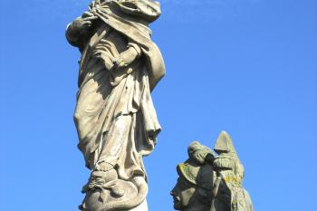 Sousoší Panny Marie, sv. Floriána a sv. Jana Nepomuckého v Moravičanech ( © Pavel Vítek 10/2019)