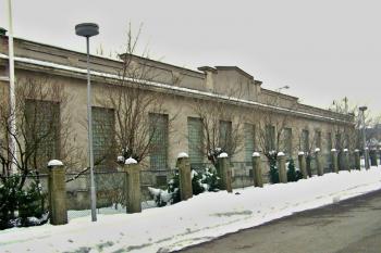 severozápadní průčelí nové tkalcovny (© Jan P. Štěpánek 02/2005)
