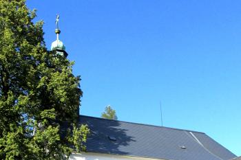 Kostel Nejsvětější Trojice v Petrovicích u Jablonného v Podještědí ( © Pavel Vítek 09/2019)