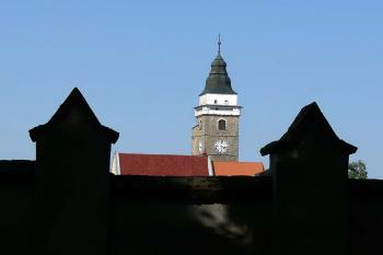 Kostel od jihu (© Jiří Cukr, 08/2009)