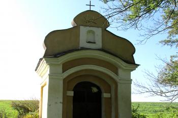 Kaple sv. Šebestiána na okraji Mohelnice u Křemačovského rybníka. ( © Pavel Vítek 10/2019)