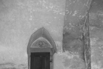 Portálek v severní stěně průjezdu brány ( © Ivan Grisa 12/2009)