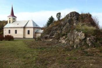 Vápenný Podol-kostel (© Info Heřmanův Městec 08/2014)
