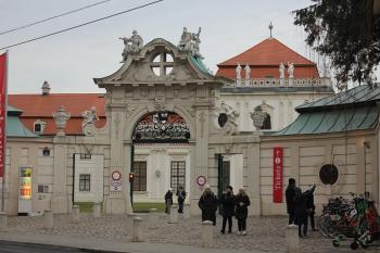 vstup do areálu z ulice Rennweg (© Luděk Vláčil 12/2019)