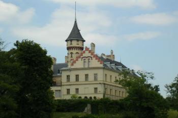 Pohled z parku. (© Milan Smoleň 07/2004)