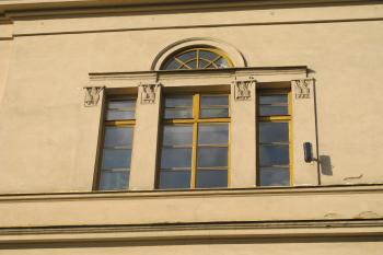 detail jednoho z oken (© D Dohňanský, 10/2017)