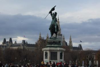 Celkový pohled na radnici (© Luděk Vláčil 12/2019)
