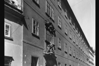Klášter kolem r. 1940 (©https://www.geschichtewiki.wien.gv.at)