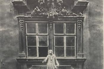 vstupní portál kláštera koncem 19. stol. (© https://www.geschichtewiki.wien.gv.at)