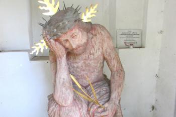 Kaple se sochou Zbičovaného či Bolestného Krista ve Velenicích u Zákup ( © Pavel Vítek 09/2019)