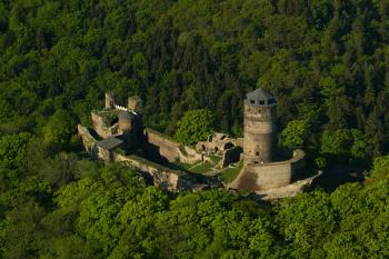 Hrad Hasištejn - letecký snímek ( © Radovan Smokoň 05/2008)