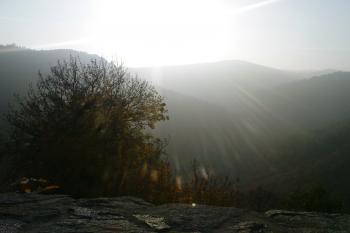Východ slunce nad Hasištejnem (© Miroslav Wetter, 09/2009)