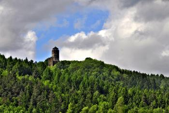 Hrad Hasištejn od Prunéřova ( © Radovan Smokoň 05/2010)