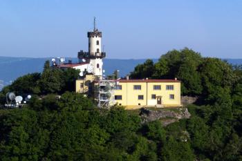 Milešovka - Letecký snímek ( © Radovan Smokoň 07/2006)
