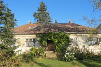 Hlavní jižní průčelí zámečku ( © Dušan Dohňanský 09/2019)