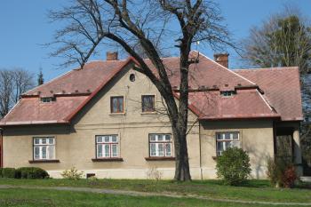 Jižní průčelí ( © Dušan Dohňanský 10/2019)