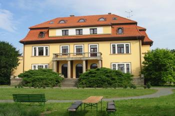 Petersova vila, sídlo správce dvora z 20.stol. (© Dušan Dohňanský 08/2019)