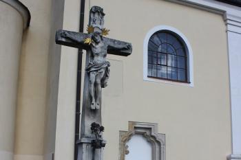 kříž u kostela  ( © Luděk Vláčil 02/2020)