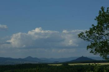 Házmburk z lesní vyhlídky  (© Petr Tűrkott, 07/2011)