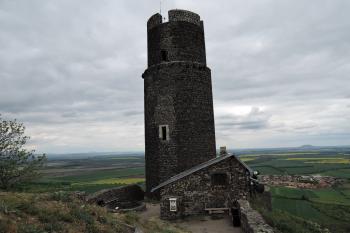 Hazmburk - pohled na Černou věž (© aleshwarrior, 05/2016)