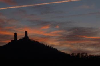 Soumrak nad Hazmburkem ( © Radovan Smokoň 03/2007)