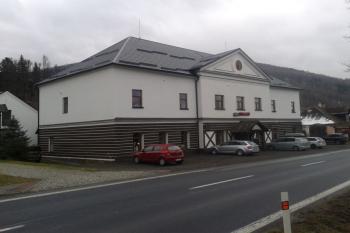 Penzion Stará pošta, stojící u hřbitova ( © Ivo Rozehnal 03/2020)
