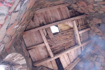 Uvnitř pohled vzhůru ( © Jiří Čížek 03/2007)