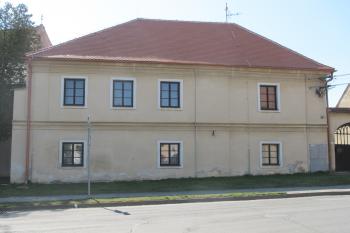 Detail sev.- průčelí (© Dušan Dohňanský 04/2020)