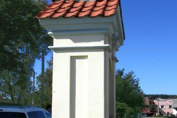 Výklenková kaplička sv. Jiří v Mimoňské ulici v Zákupech (© Pavel Vítek 9/2019)