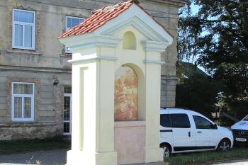 Výklenková kaplička sv. Jiří v Mimoňské ulici v Zákupech (© Pavel Vítek 9/2019)